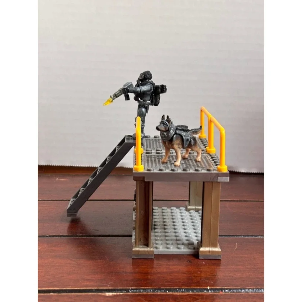 Mega Bloks Call of Duty Covert Ops Unit German Shepherd Figure Tactical Platform